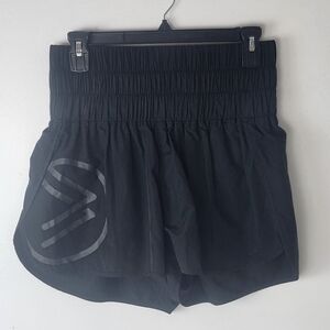 SAVVI Women's High Rise Black Athletic Shorts Size Medium